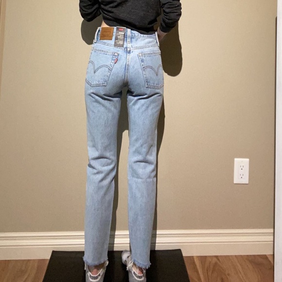 Levi’s Wedgie Jeans - Picture 2 of 4